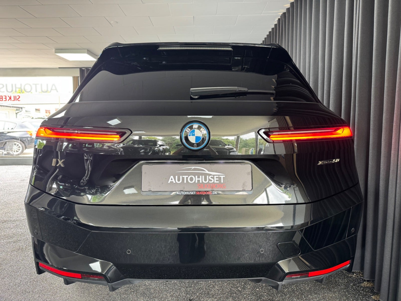 BMW iX xDrive50, 524hp, 2023