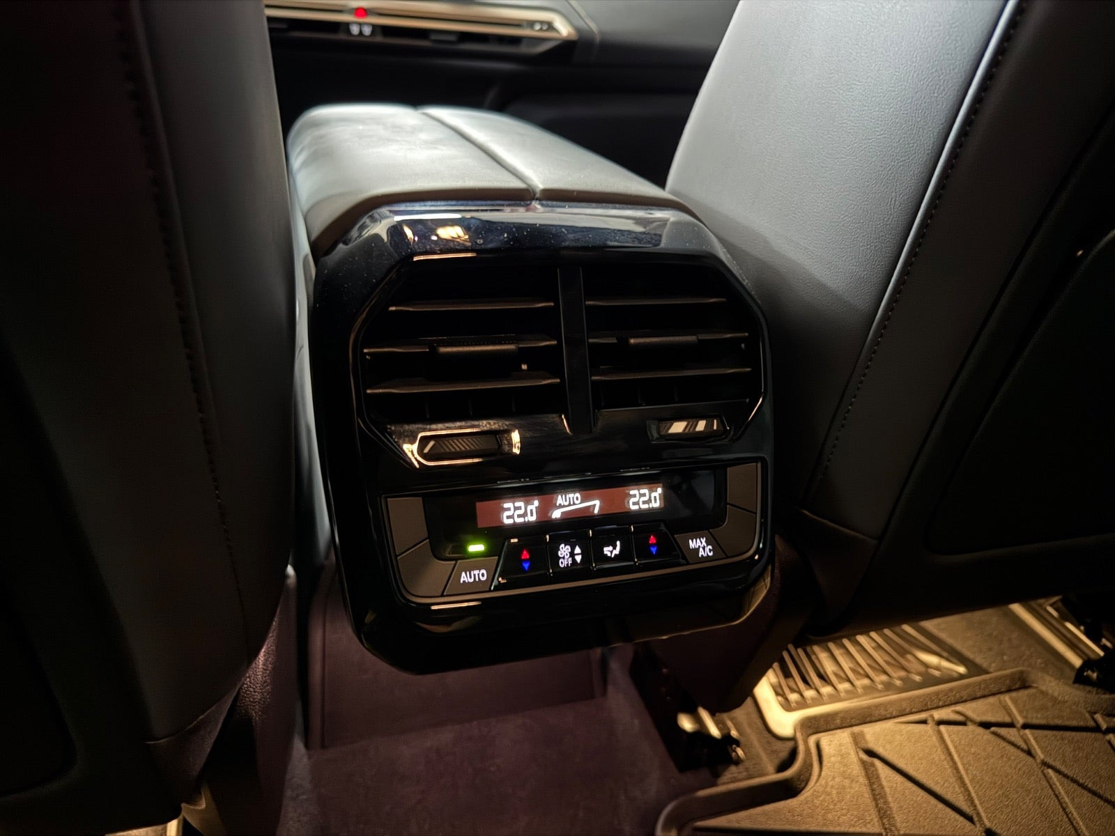 BMW iX xDrive50, 524hp, 2023