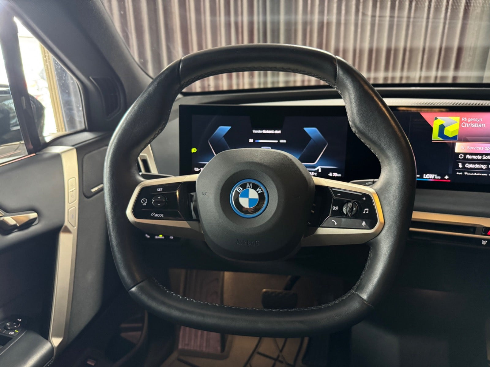 BMW iX xDrive50, 524hp, 2023