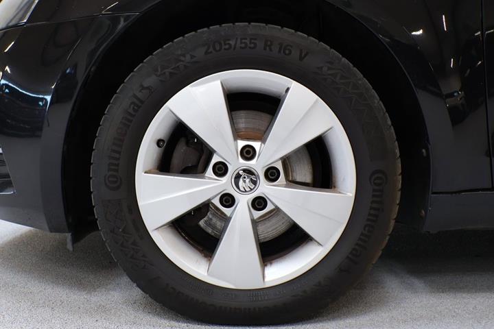 Sort Skoda Octavia fra 2019