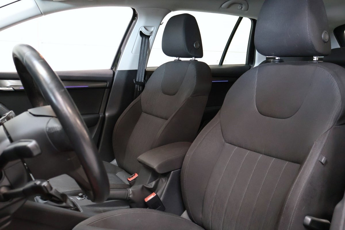 Sort Skoda Octavia fra 2019