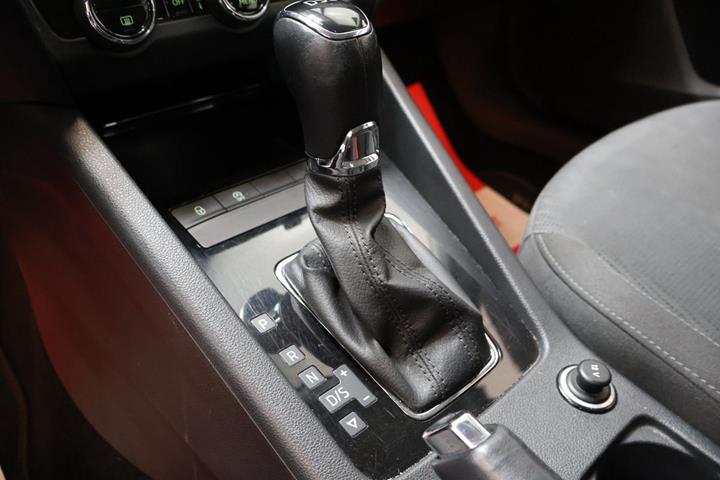 Sort Skoda Octavia fra 2019