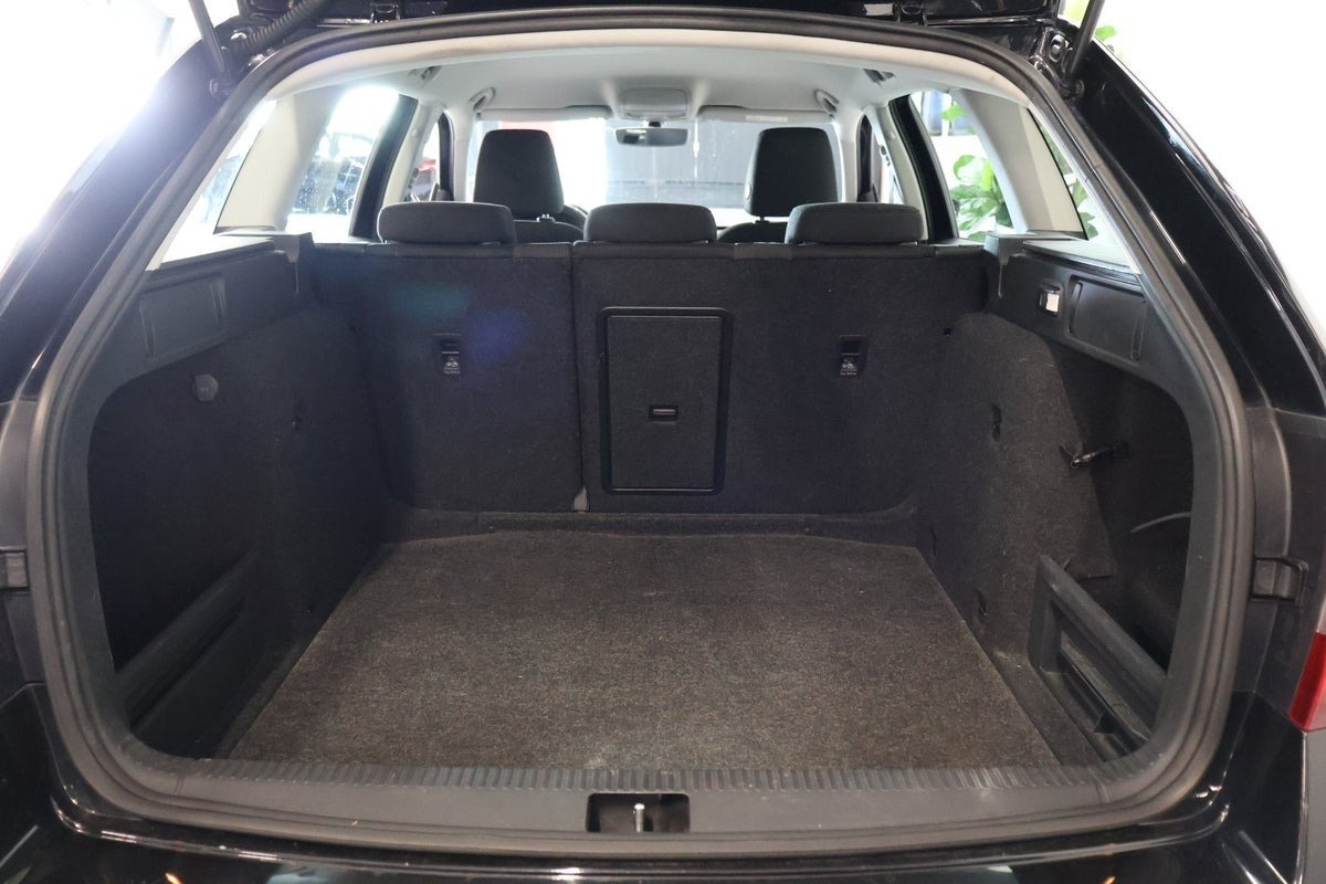Sort Skoda Octavia fra 2019