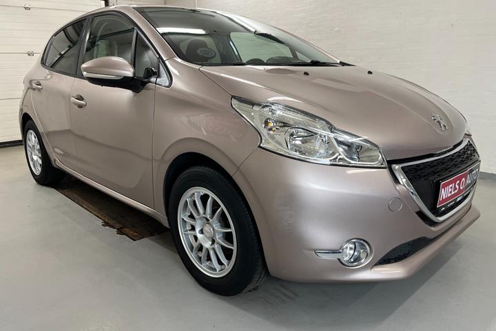 Sølv Peugeot 208 fra 2015