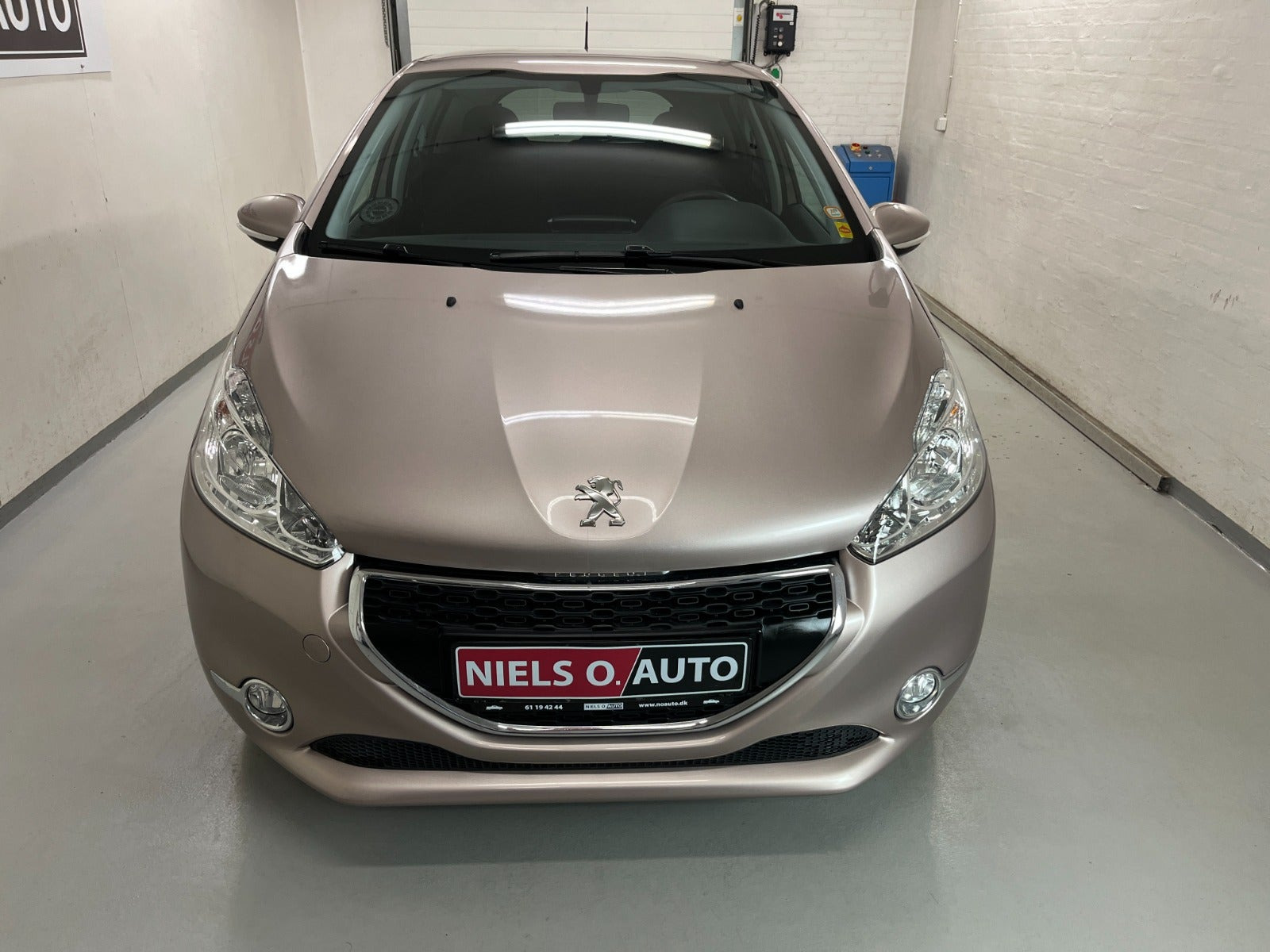 Sølv Peugeot 208 fra 2015