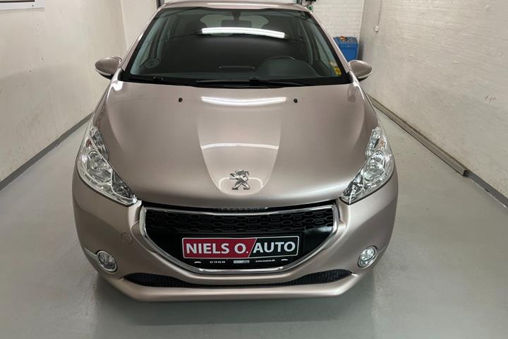 Sølv Peugeot 208 fra 2015