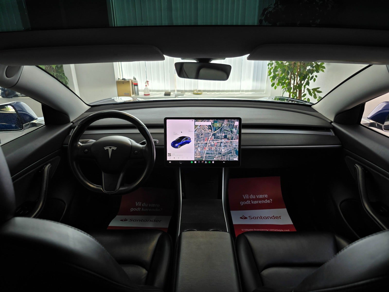 Blå Tesla Model 3 fra 2019
