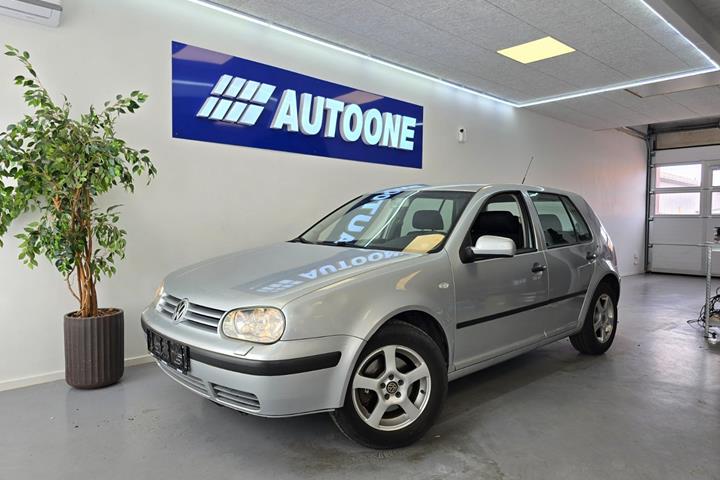 Sølv VW Golf IV fra 2002