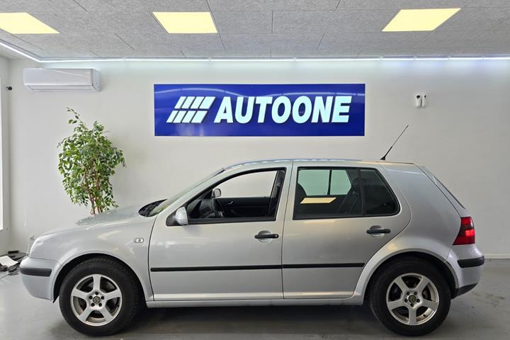 Sølv VW Golf IV fra 2002