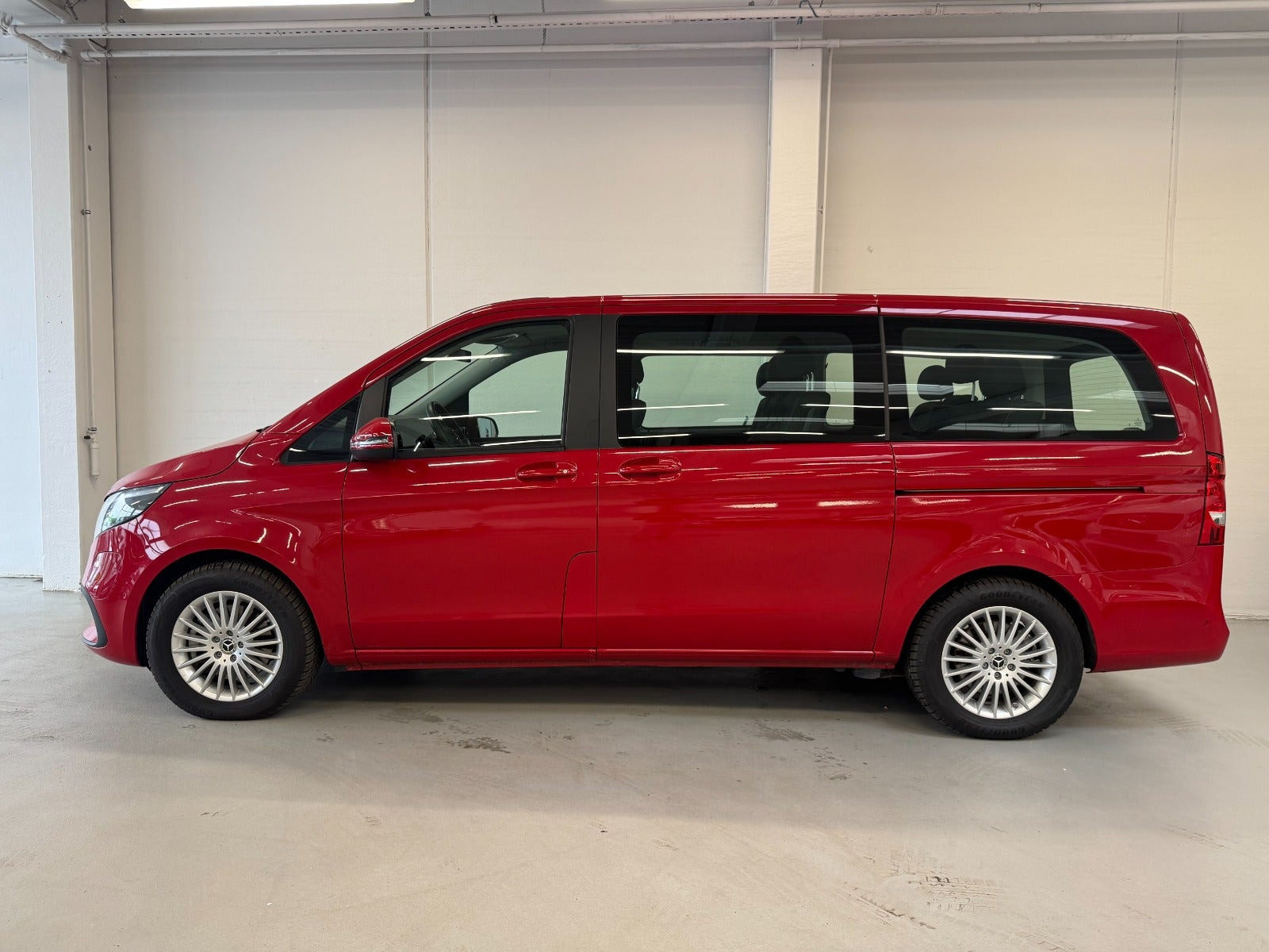 undefined Mercedes EQV300 fra 2024