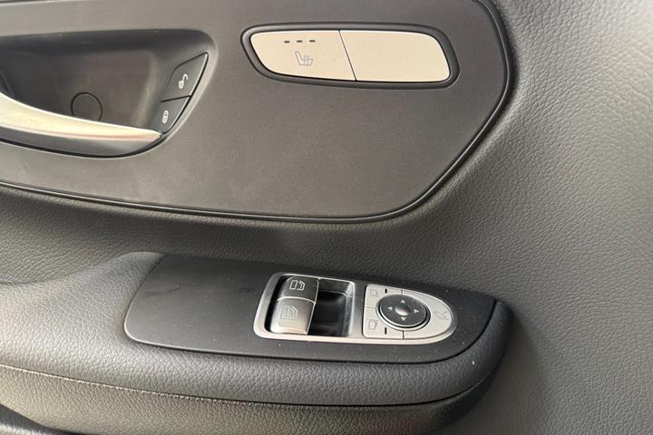 undefined Mercedes EQV300 fra 2024
