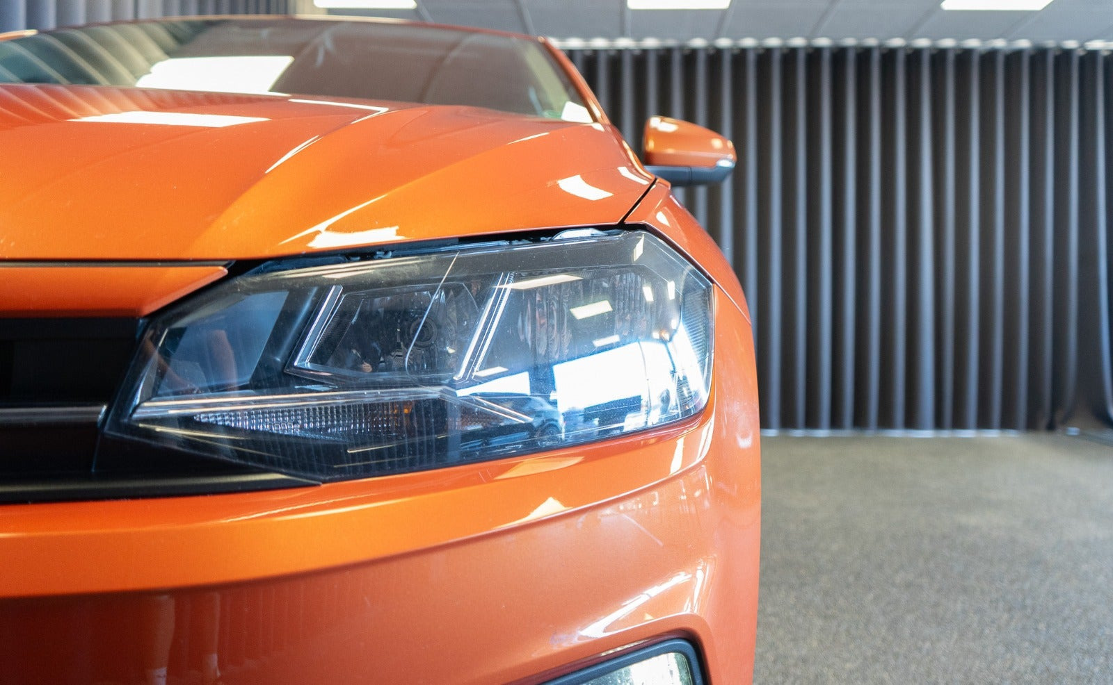 Orange VW Polo fra 2019