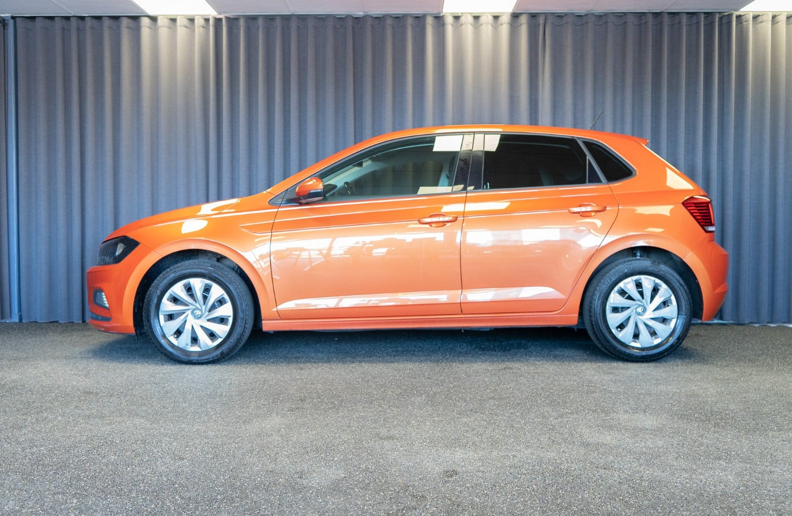 Orange VW Polo fra 2019