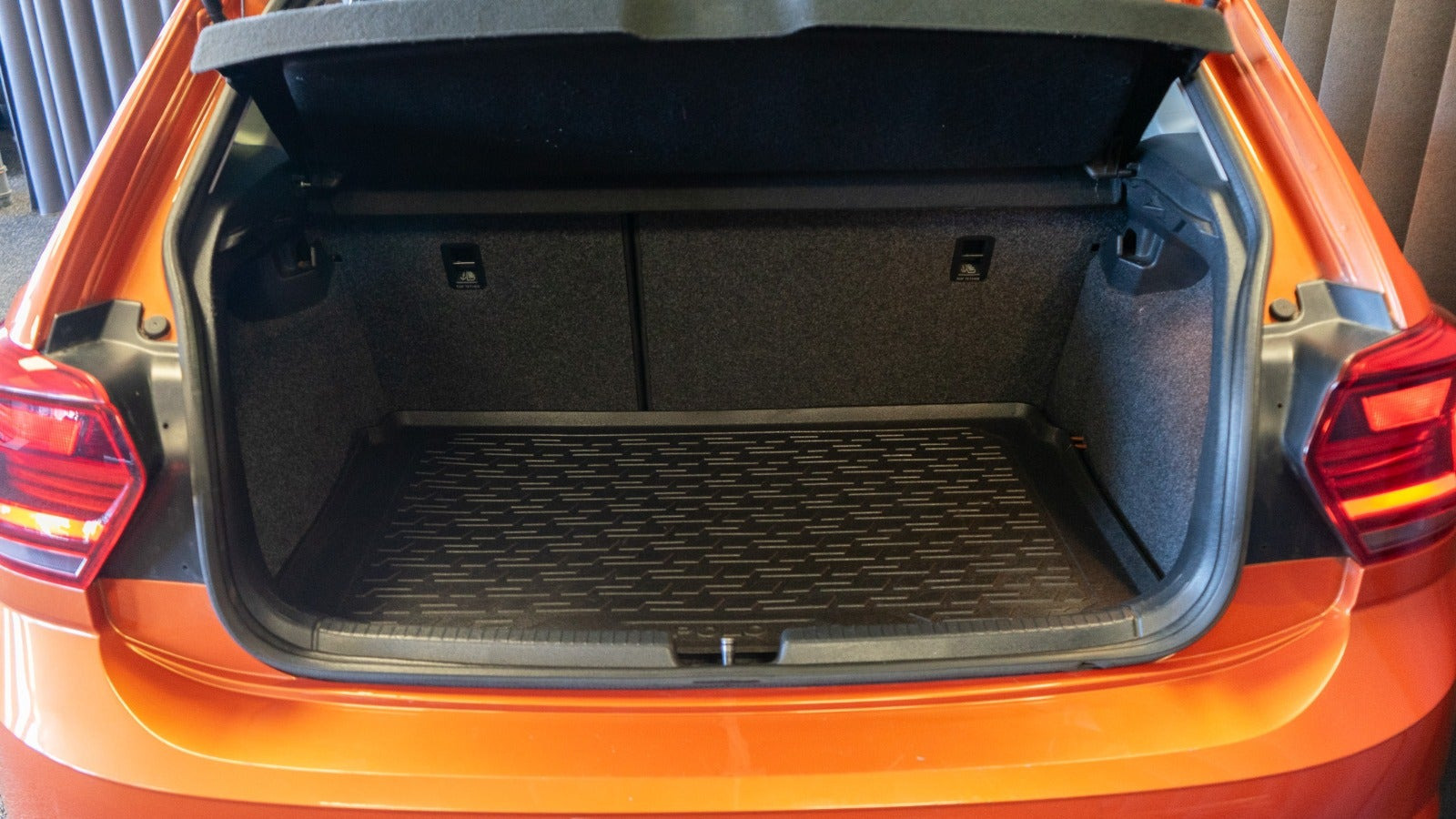 Orange VW Polo fra 2019