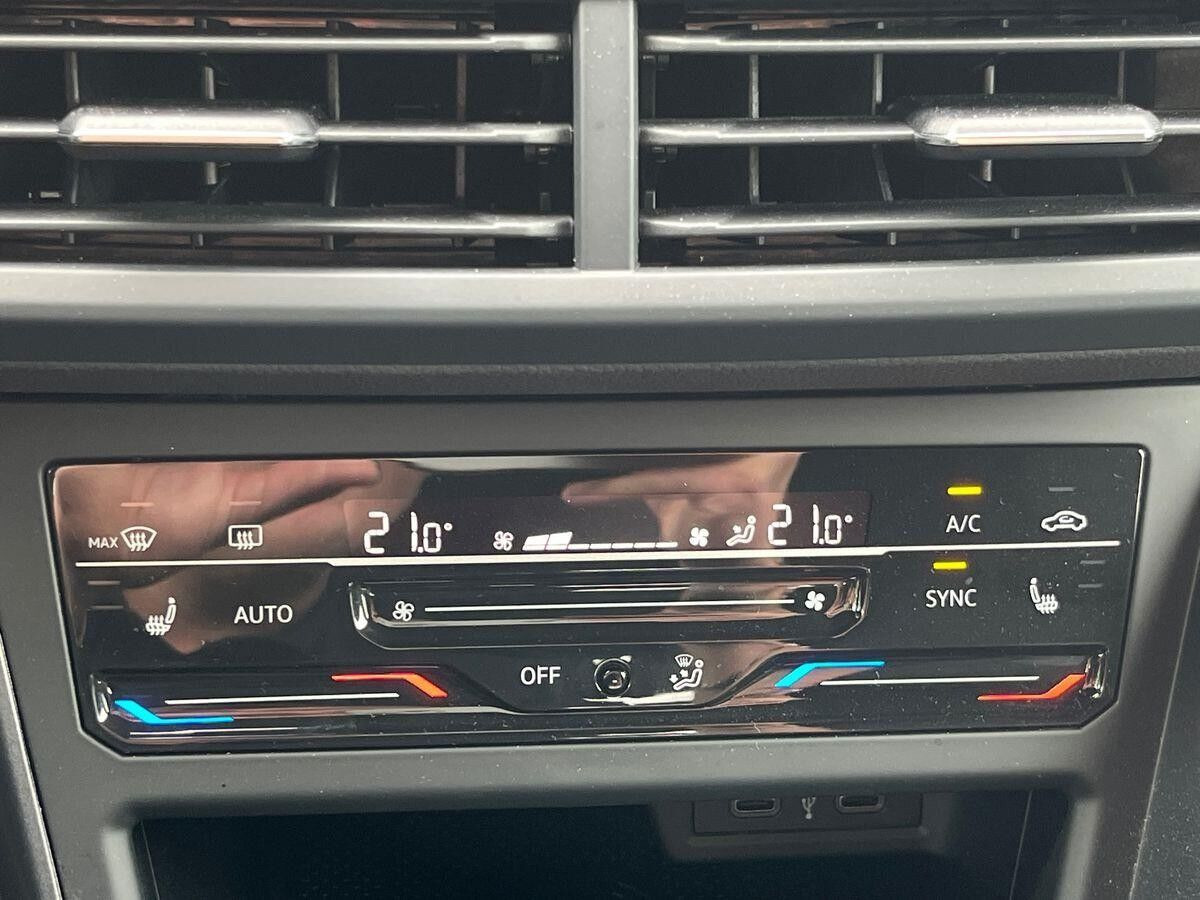 Sort VW Polo fra 2023