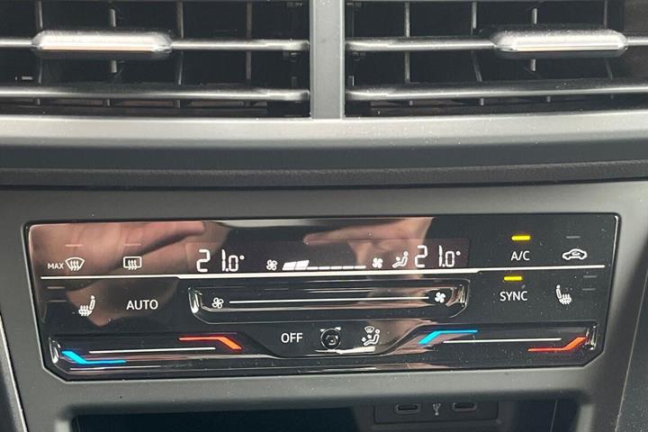 Sort VW Polo fra 2023