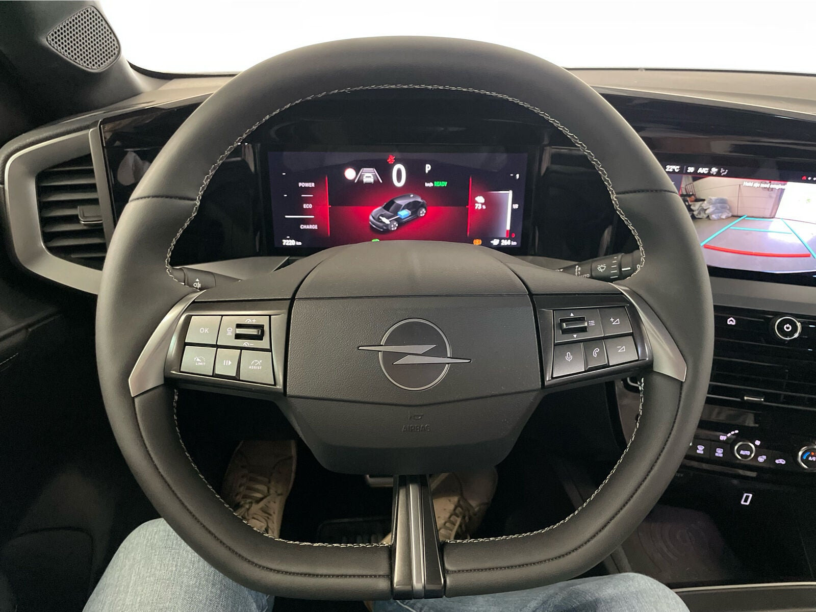 Sølv Opel Mokka-e fra 2024