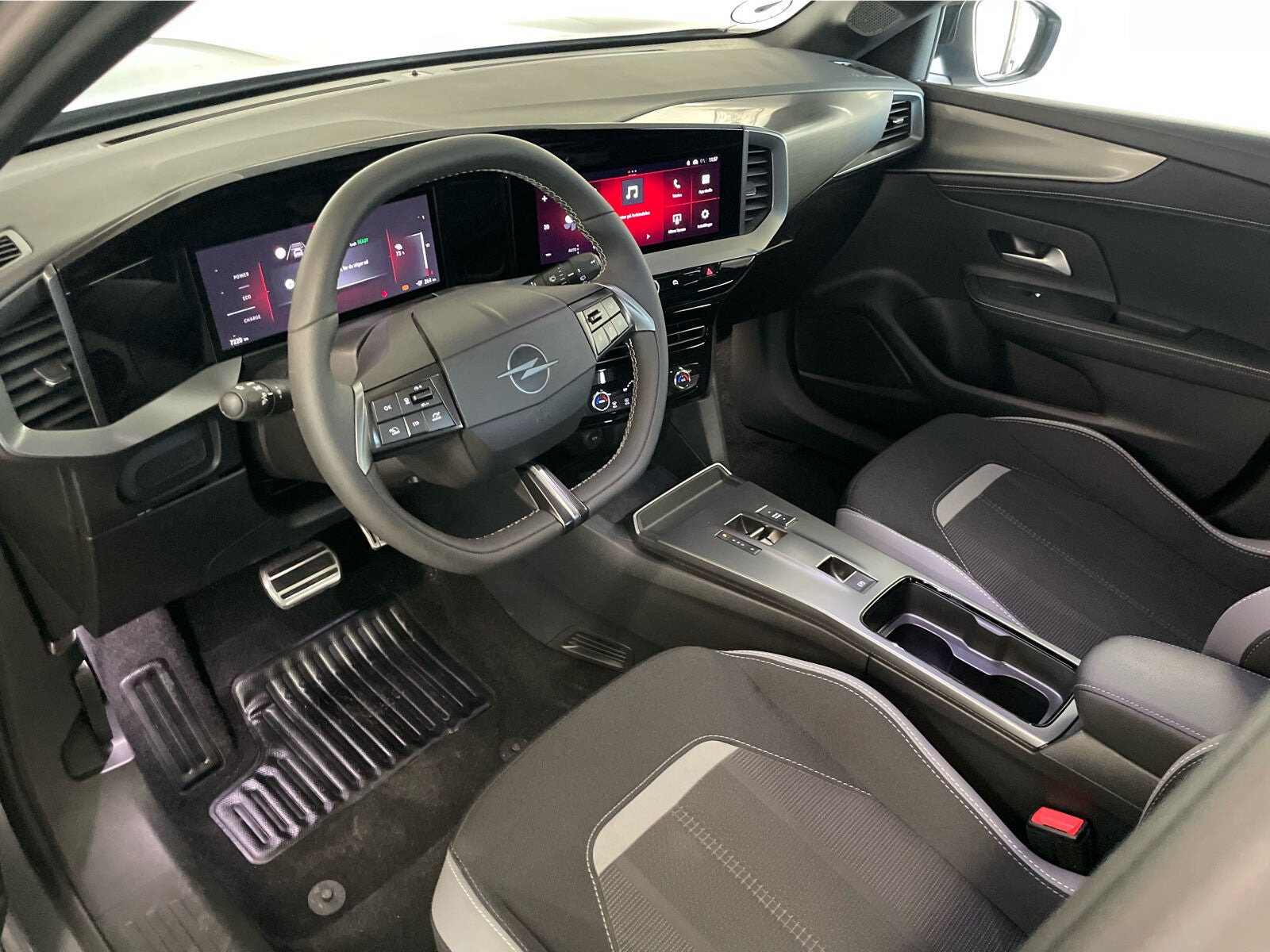 Sølv Opel Mokka-e fra 2024