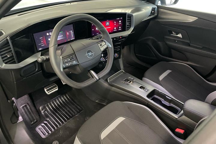 Sølv Opel Mokka-e fra 2024