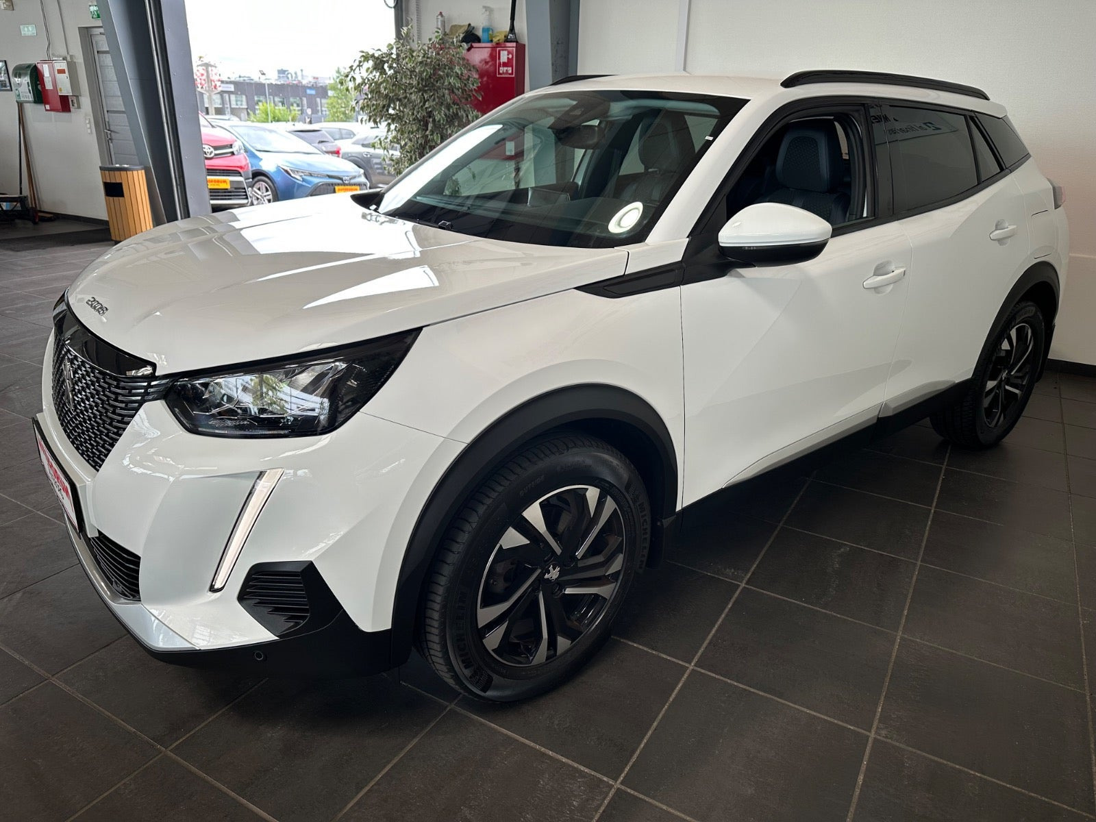 Hvid Peugeot 2008 fra 2021