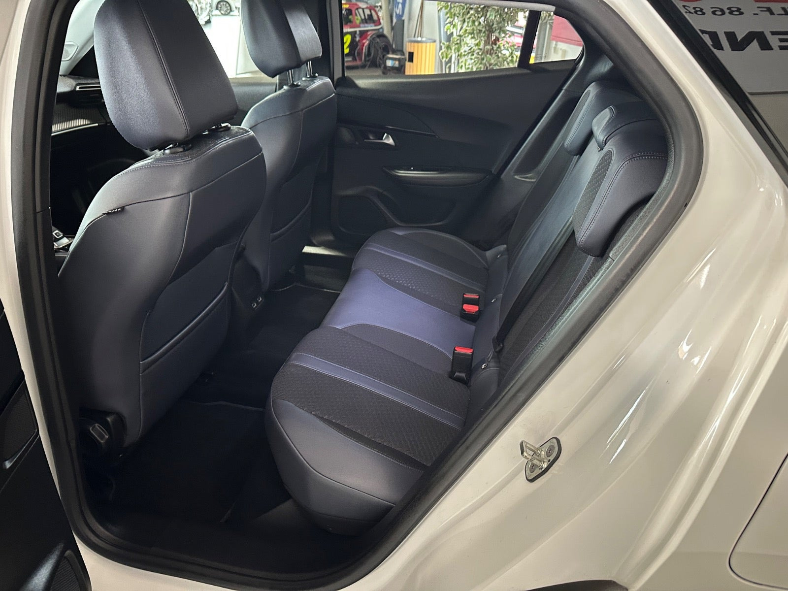 Hvid Peugeot 2008 fra 2021