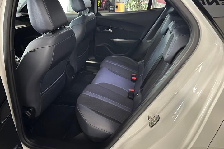 Hvid Peugeot 2008 fra 2021