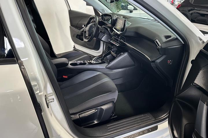 Hvid Peugeot 2008 fra 2021