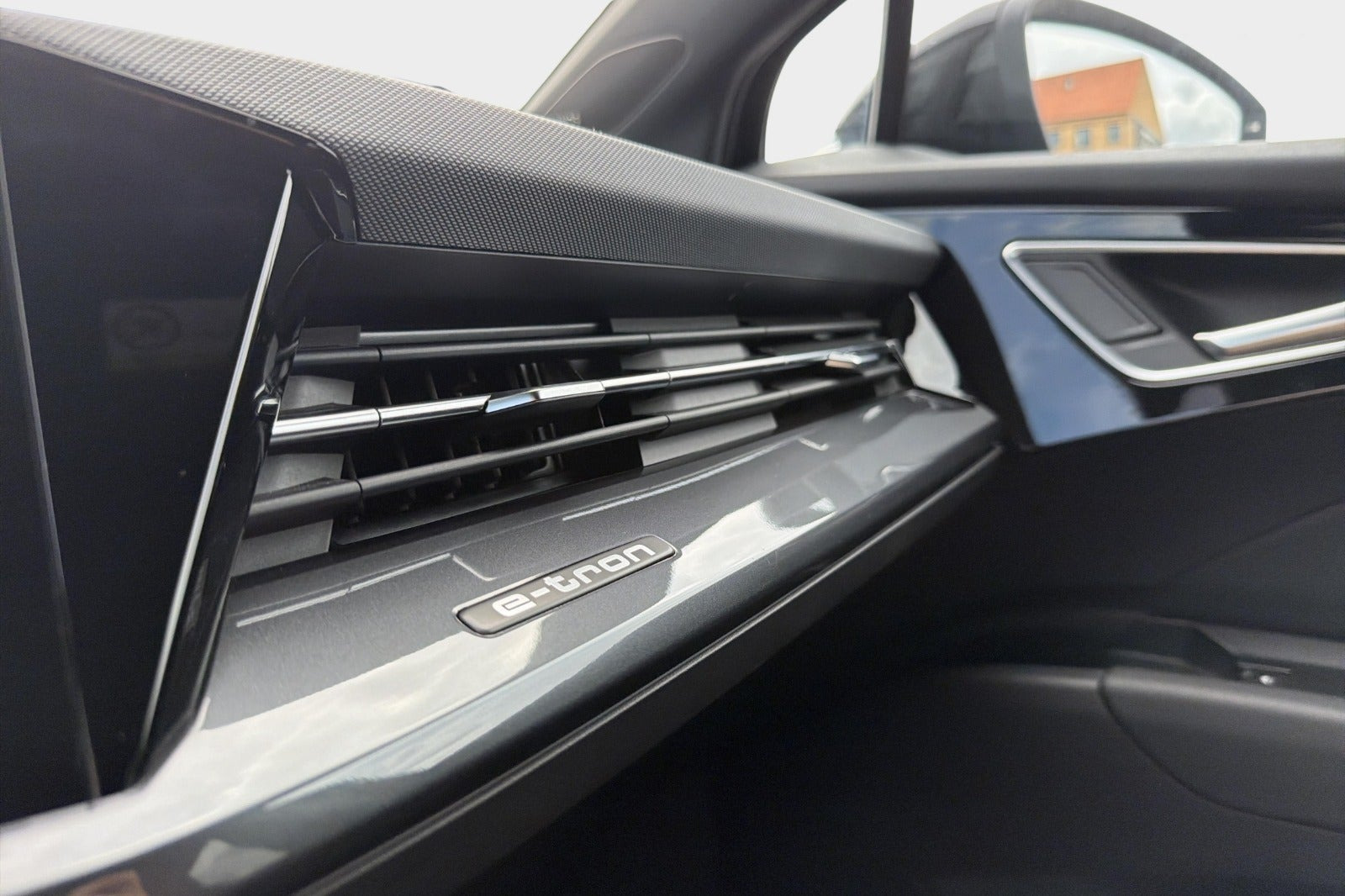Bronze Audi Q4 e-tron fra 2025