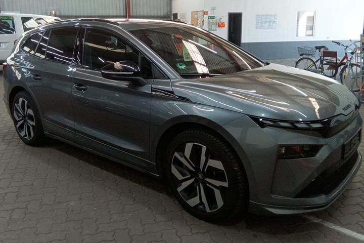 Grå Skoda Enyaq fra 2026 set udefra