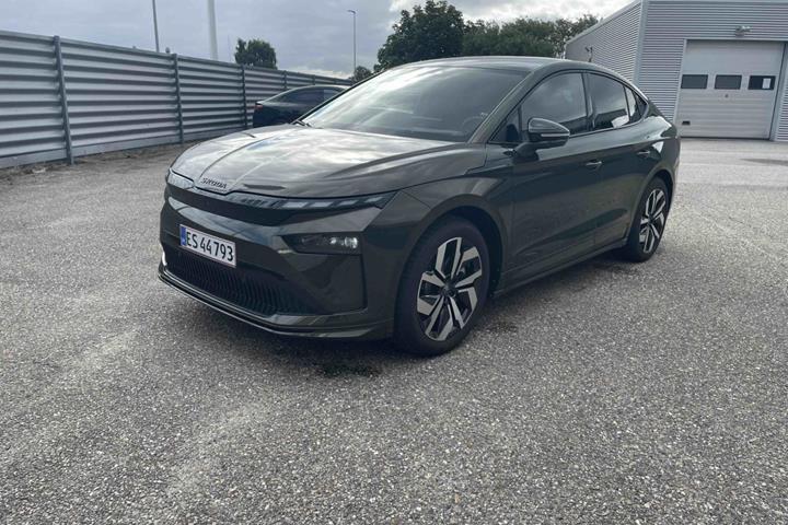 Grøn Skoda Enyaq fra 2026 set udefra