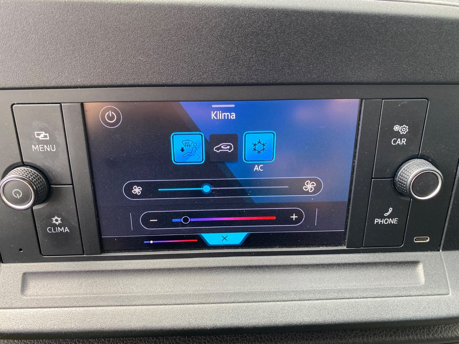 Hvid VW Caddy fra 2021