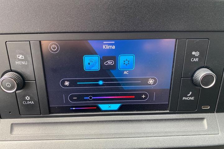 Hvid VW Caddy fra 2021