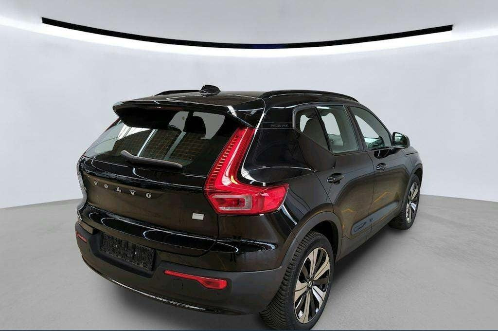 Sort Volvo XC40 fra 2023
