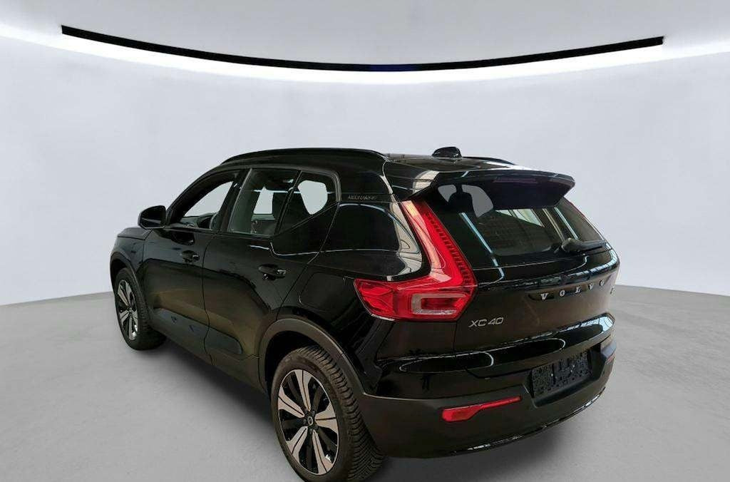 Sort Volvo XC40 fra 2023