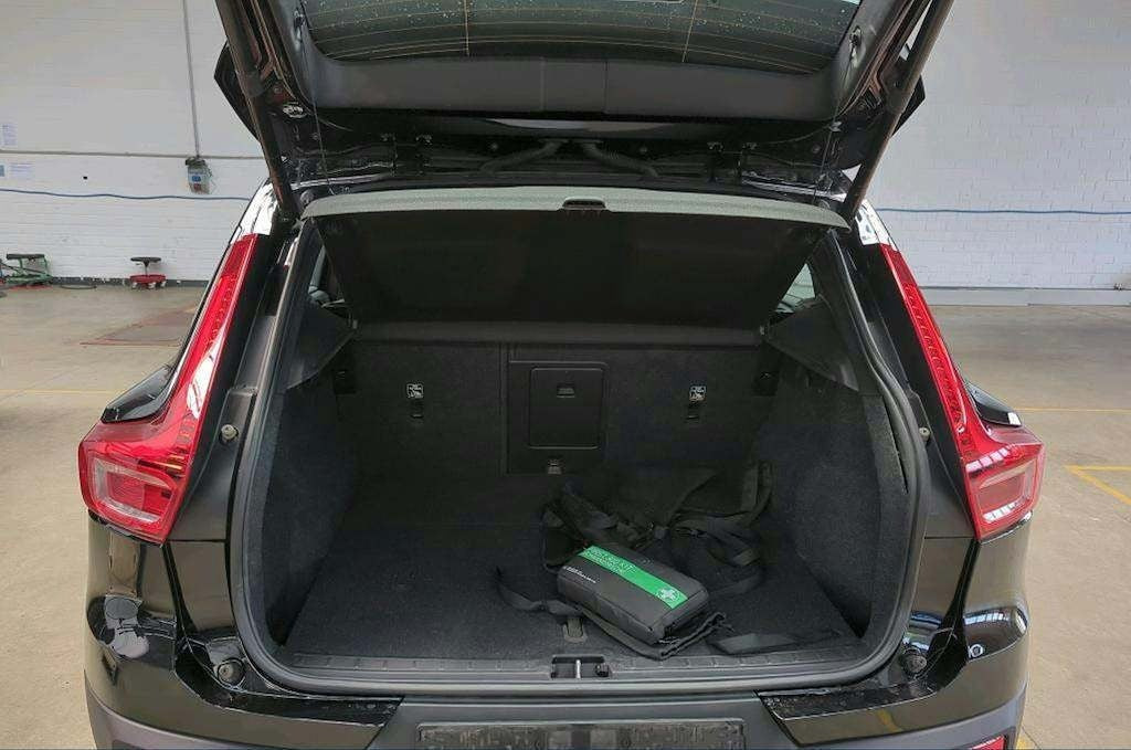 Sort Volvo XC40 fra 2023