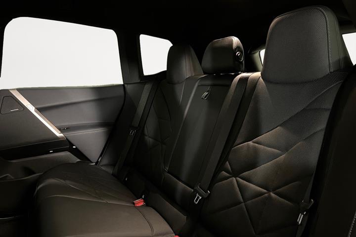 Grå BMW iX fra 2024