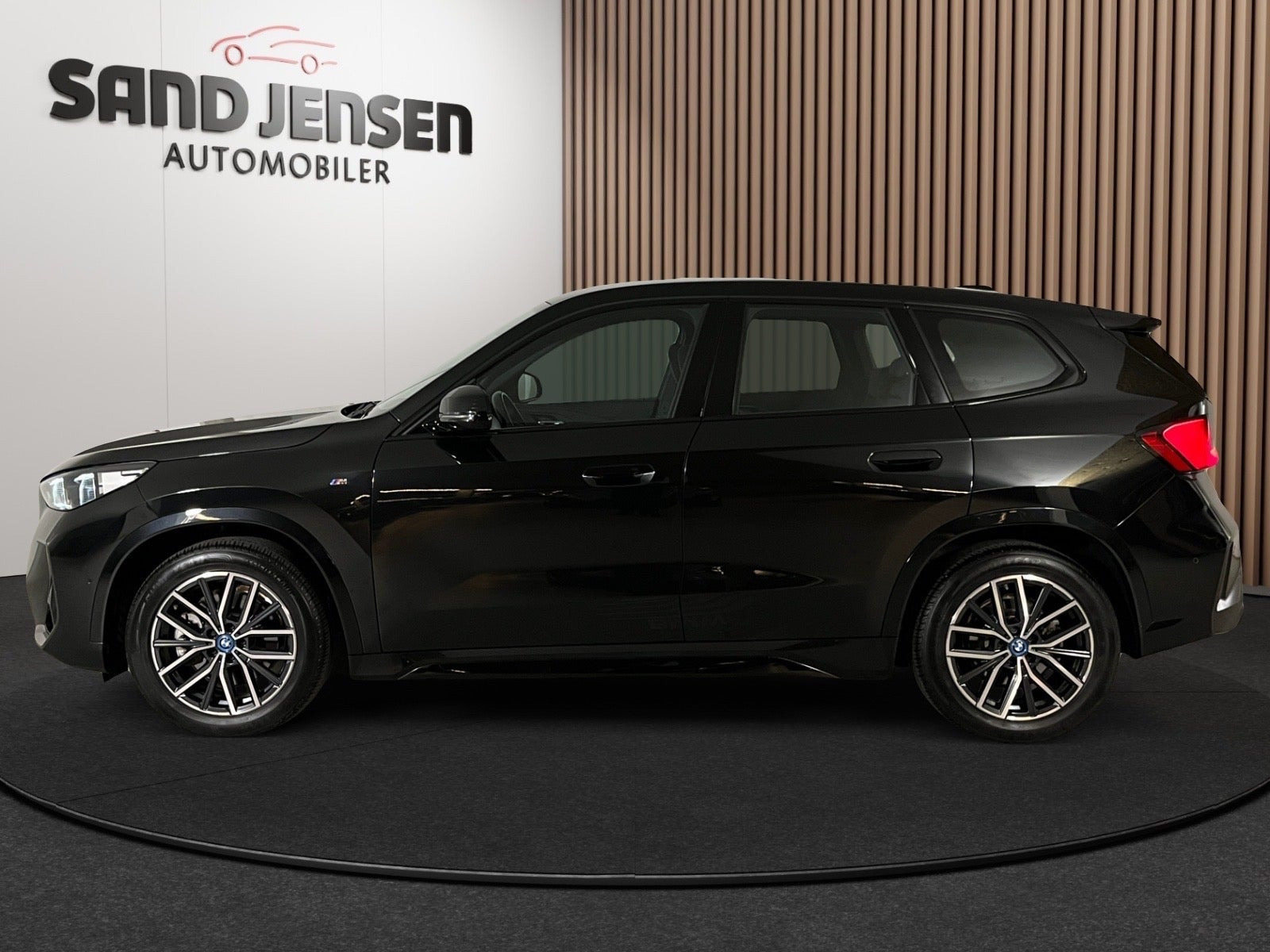 Sort BMW iX1 fra 2023