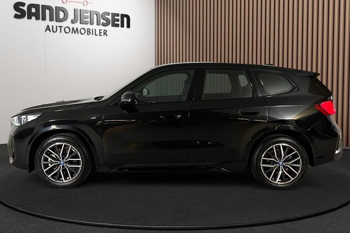 Sort BMW iX1 fra 2023