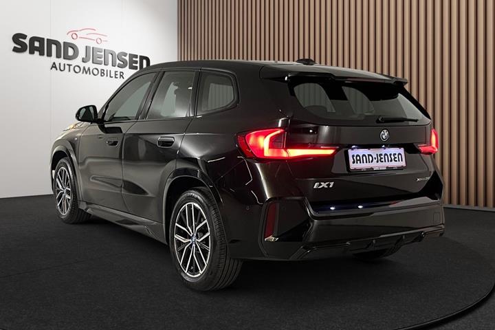 Sort BMW iX1 fra 2023