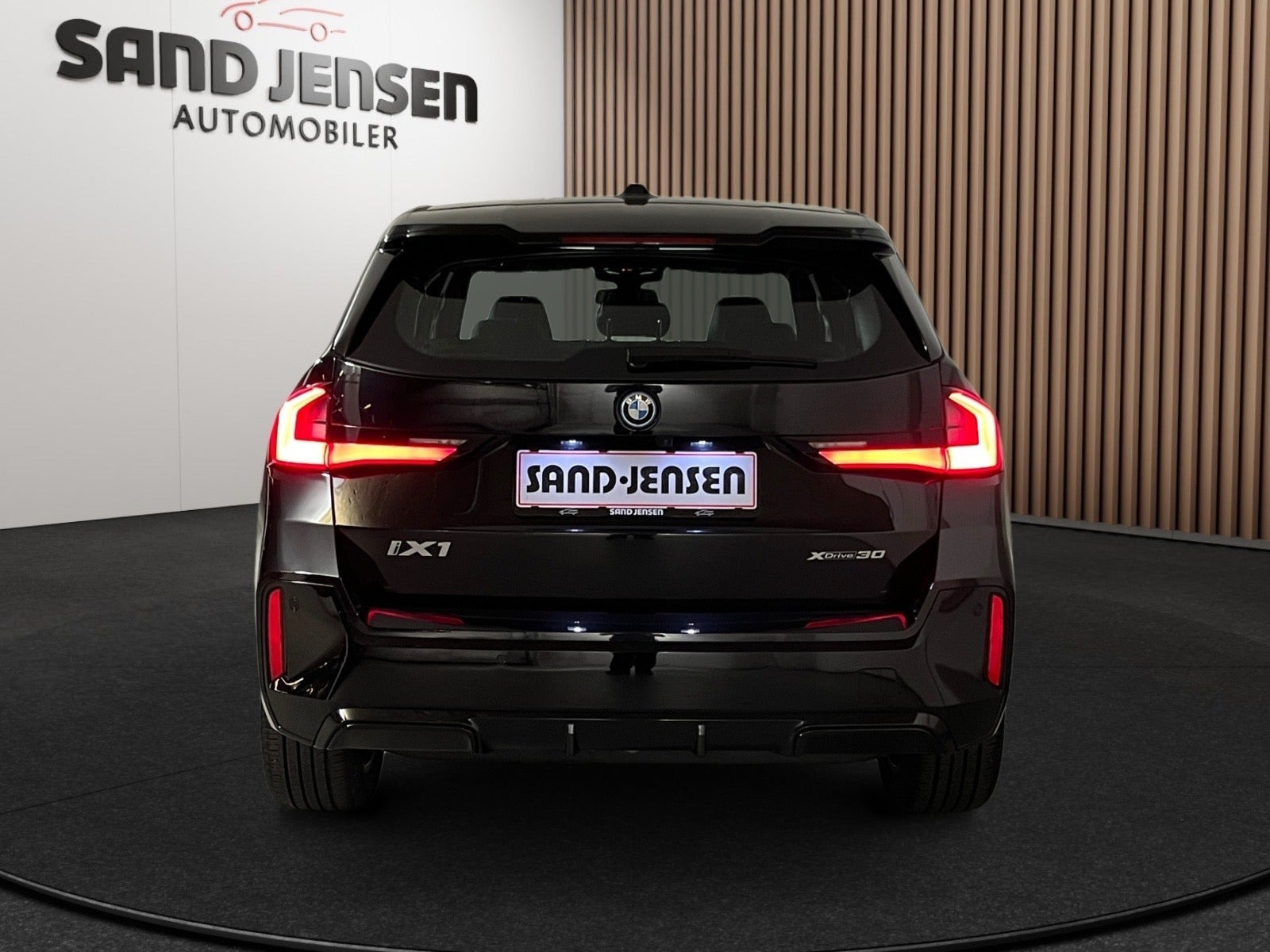 Sort BMW iX1 fra 2023