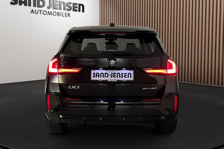 Sort BMW iX1 fra 2023