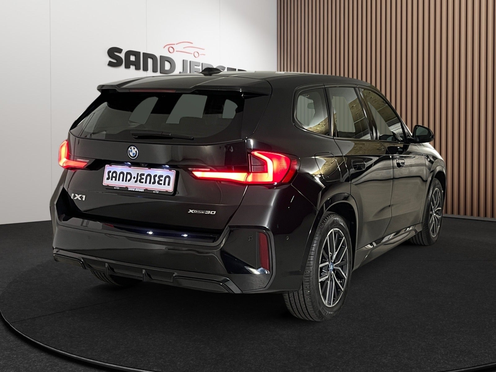 Sort BMW iX1 fra 2023