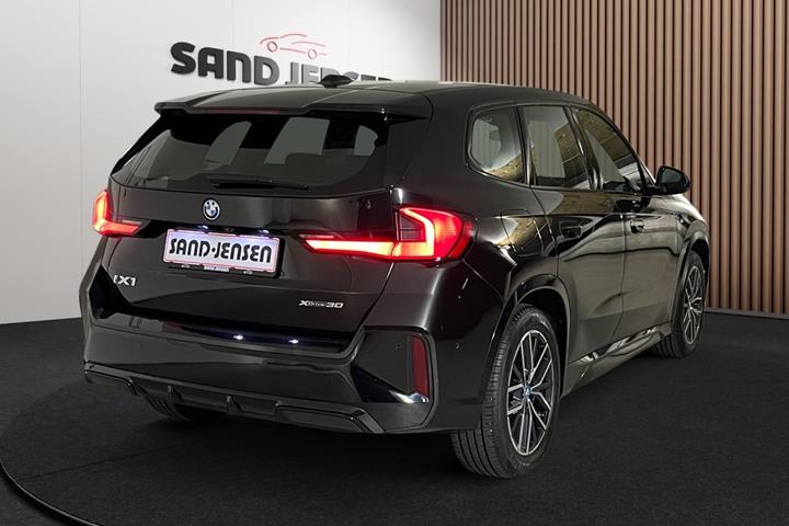 Sort BMW iX1 fra 2023