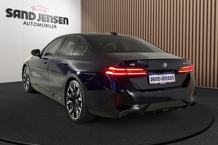 Blå BMW i5 fra 2026