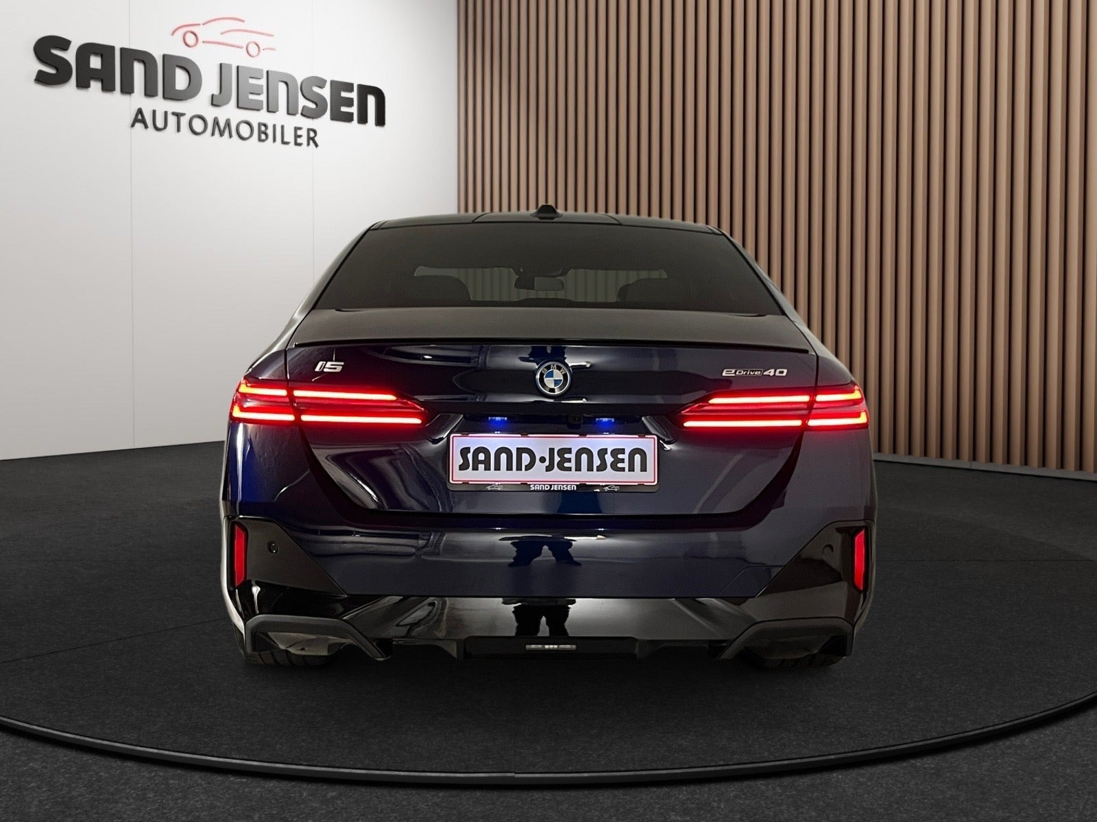 Blå BMW i5 fra 2026