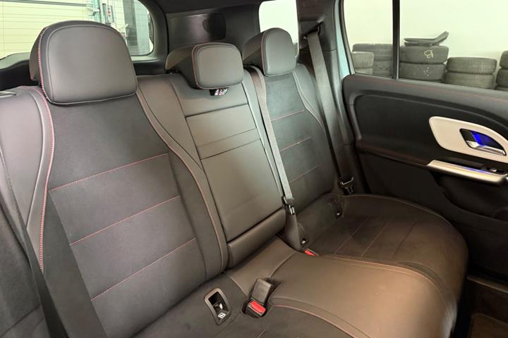 Gul Mercedes GLB250+ fra 2026