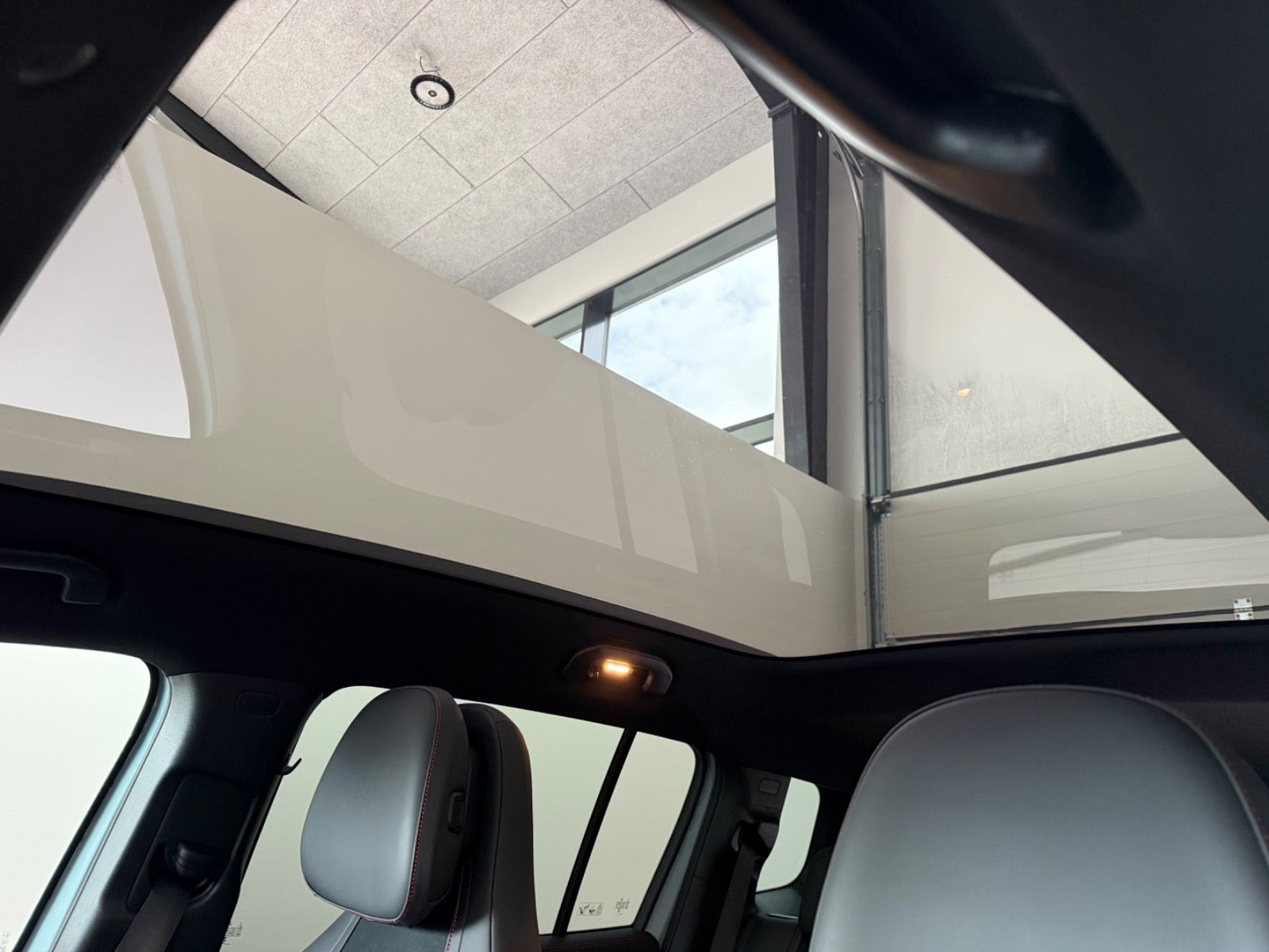 Gul Mercedes GLB250+ fra 2026