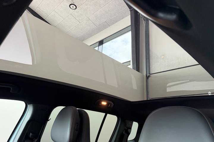 Gul Mercedes GLB250+ fra 2026