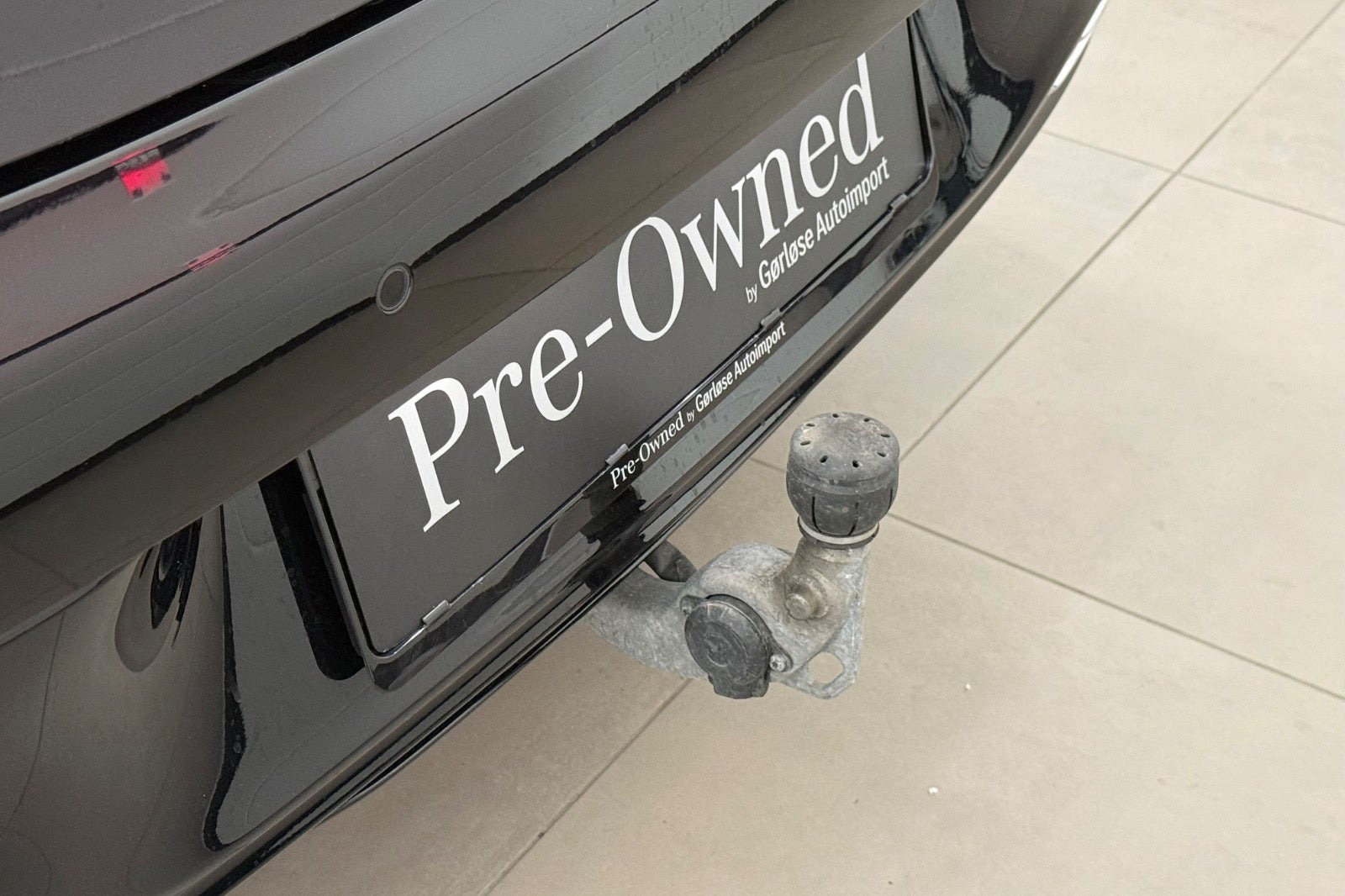 Sort Mercedes EQE300 fra 2025