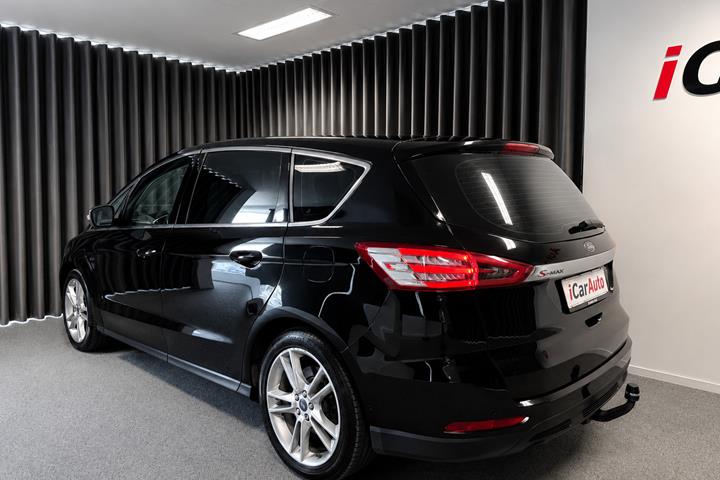 Sort Ford S-MAX fra 2015
